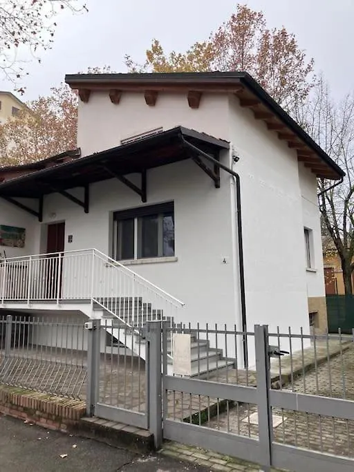 Villa Casa Nuova E Spaziosa In Centro Medicina  Italië